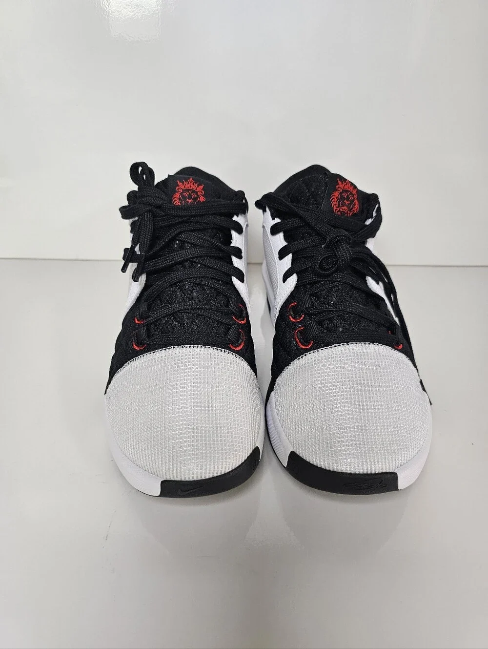 Nike LeBron Witness 8 Basketball Shoes White Black Red Men's Size 7.5 New In Box